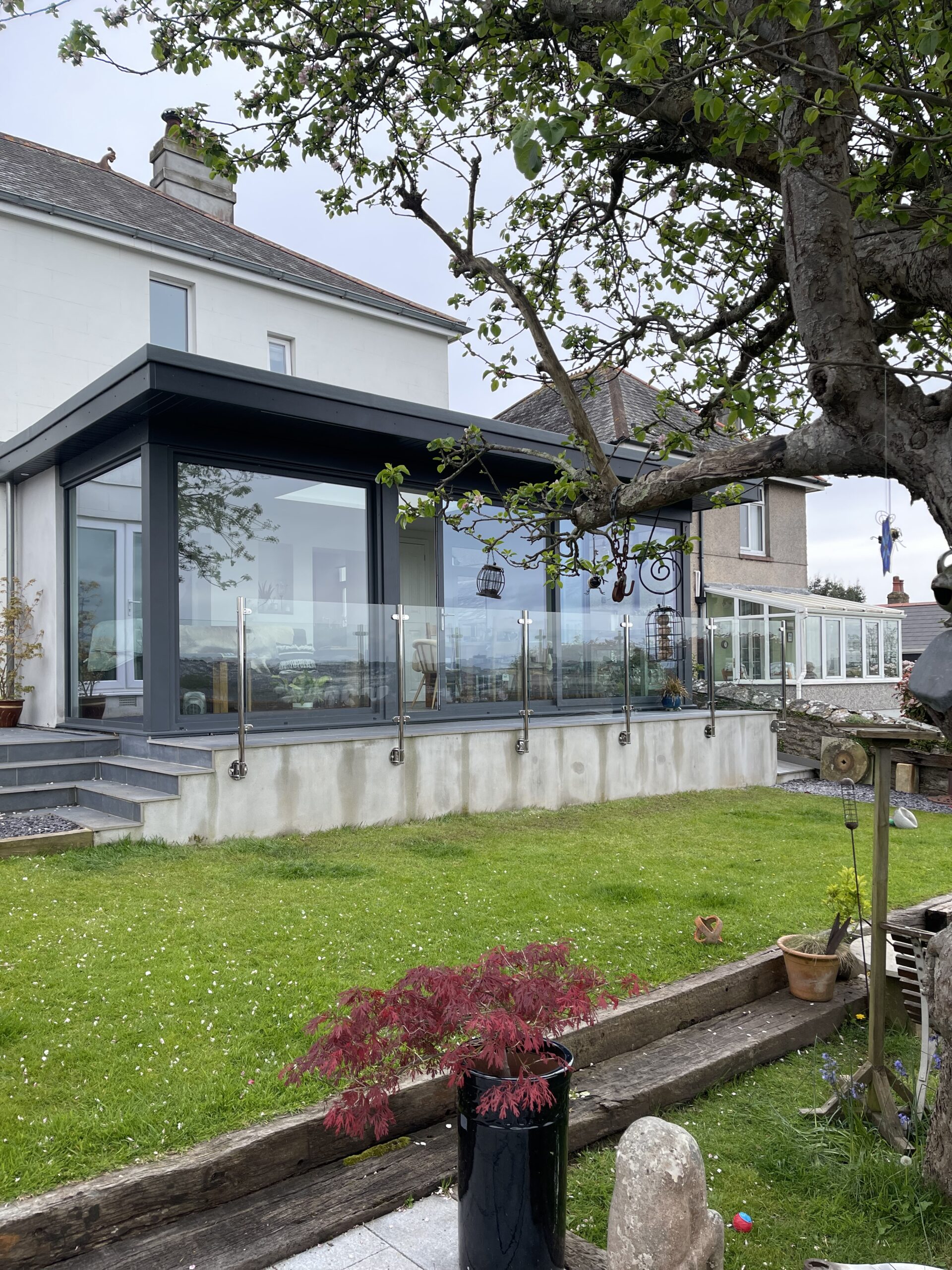 How Glass Can Improve Your Outdoor Living Space This Spring